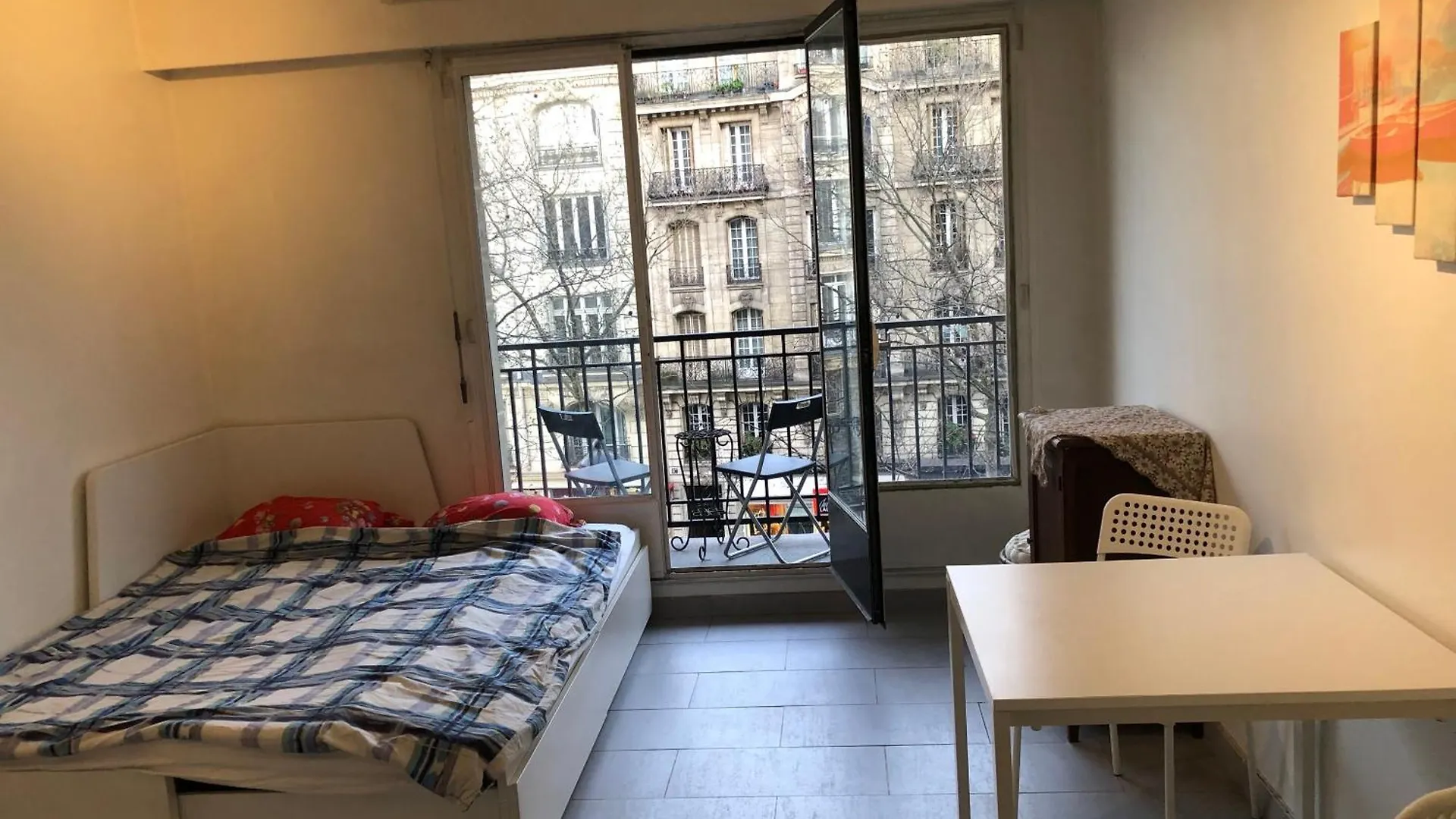 Beautiful Studio Next To Metro Paris France