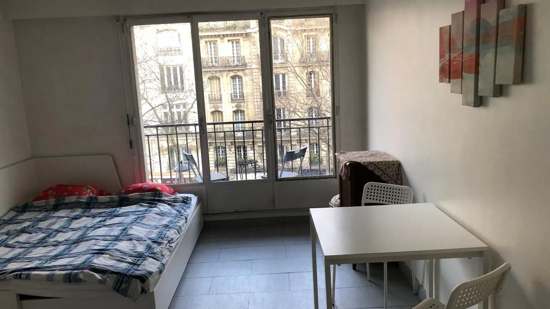 Beautiful Studio Next To Metro Paris
