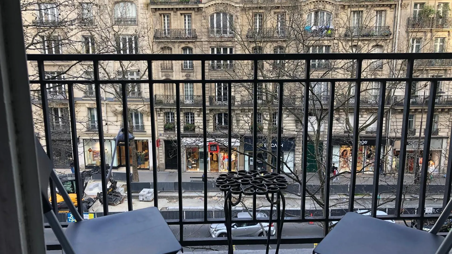Beautiful Studio Next To Metro Paris